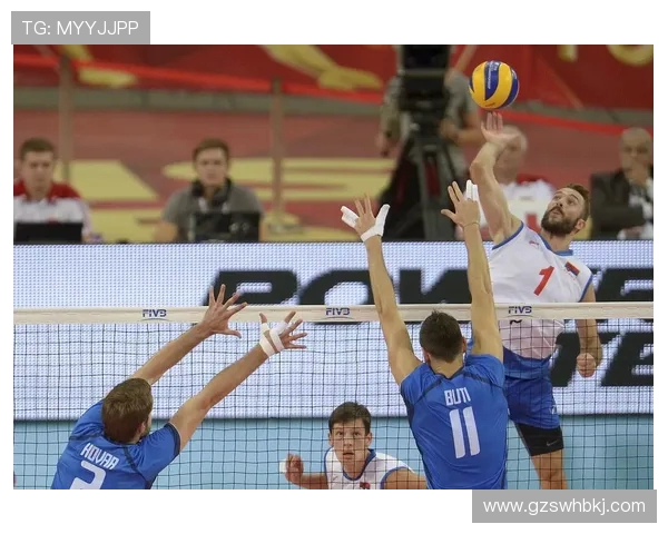 巴西男排与俄罗斯男排激战正酣谁能在国际赛场上笑到最后